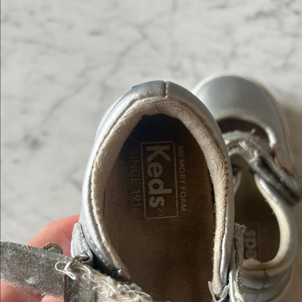 Keds toddler sz 5.5 Silver mary Jane’s with Floral Detail
